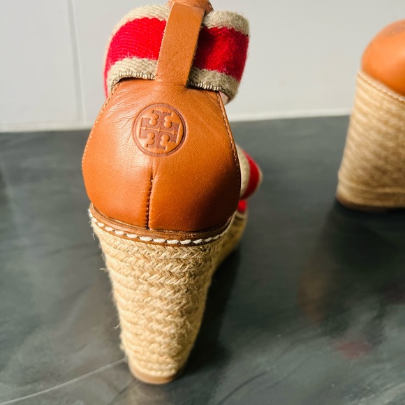 Beautiful never worn Tory Burch shoes - Picture 5 of 5